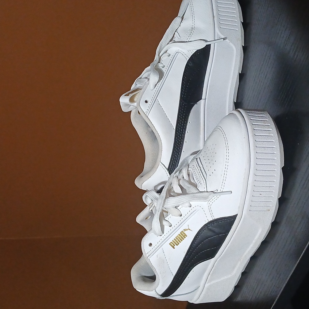 Girls sneakers